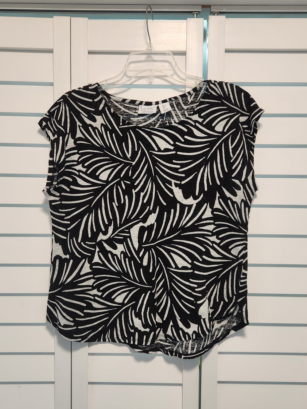 Nicole Miller Black & White Leaf-Print Cap Sleeve Top